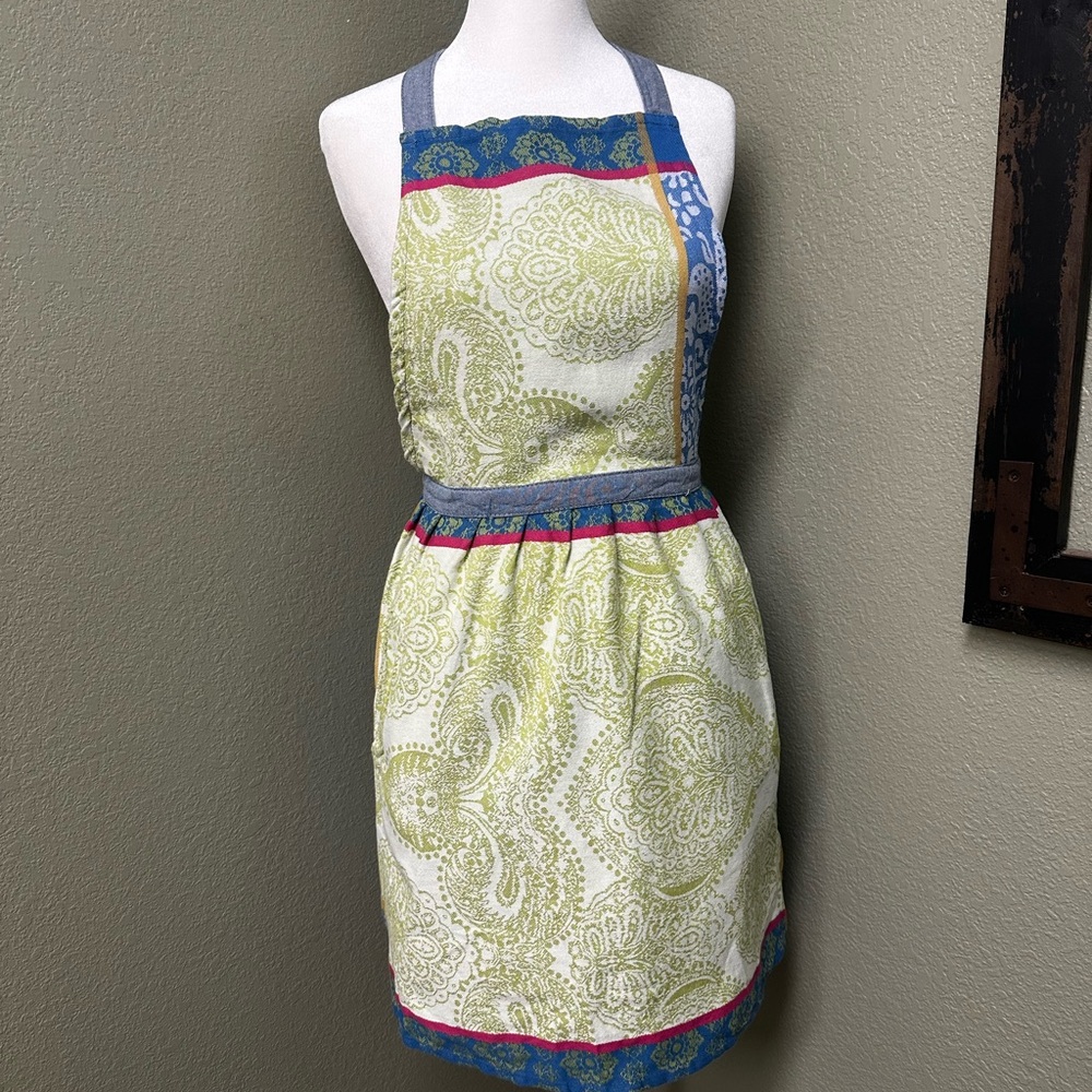 Anthropologie nifty flower Paisley Apron with Blue and Green Accents